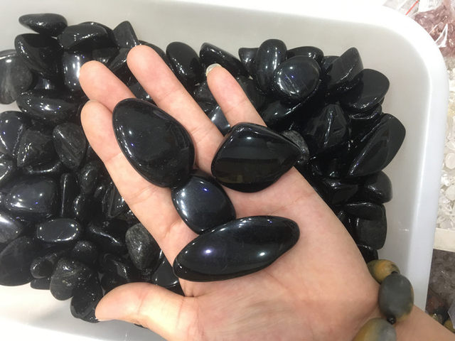 ທໍາມະຊາດ obsidian gravel ແຮ່ດິບ degaussing purification ການຂົນສົ່ງຟຣີຕູ້ປາຕົກແຕ່ງ gravel ໄປເຊຍກັນອະນຸພາກແກນວ່າງ