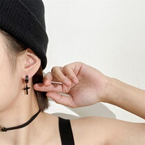 Pure black cross ear ear buckle Japanese and Korean soil cool male female earring earrings retro Rui handsome titanium steel 2021 New Tide