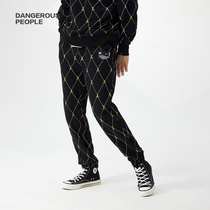 Dangerouspeople Xue Zhuqian Dsp full of paper bag Guardian trousers on the street with men and women bearings