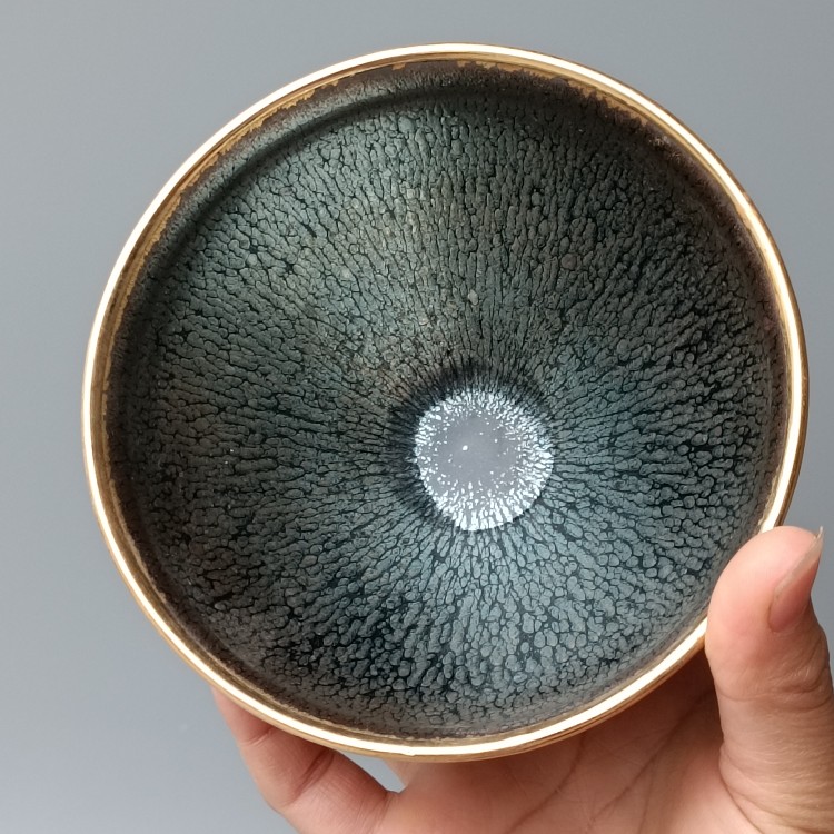 宋代建窑包金油滴建盏：👑穿越千年的古董珍品，收藏界的顶流艺术