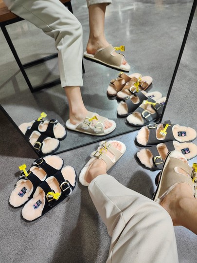 Yellow Earth retro special offer autumn and winter sheep fur integrated double buckle fur drag comfortable outside women's slippers 61