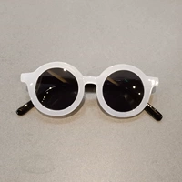 Белая круглая коробка AA