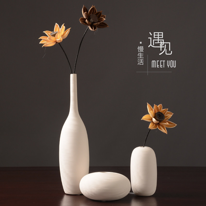Modern minimalist living-room TV cabinet table soft decorations white ceramic vase pendulum pieces dried flower flower arrangements