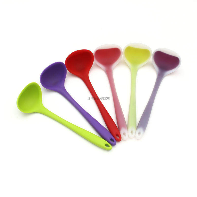 Disposal of defective products at a loss Small children's silicone one spoon porridge spoon does not hurt the pot special high temperature resistance