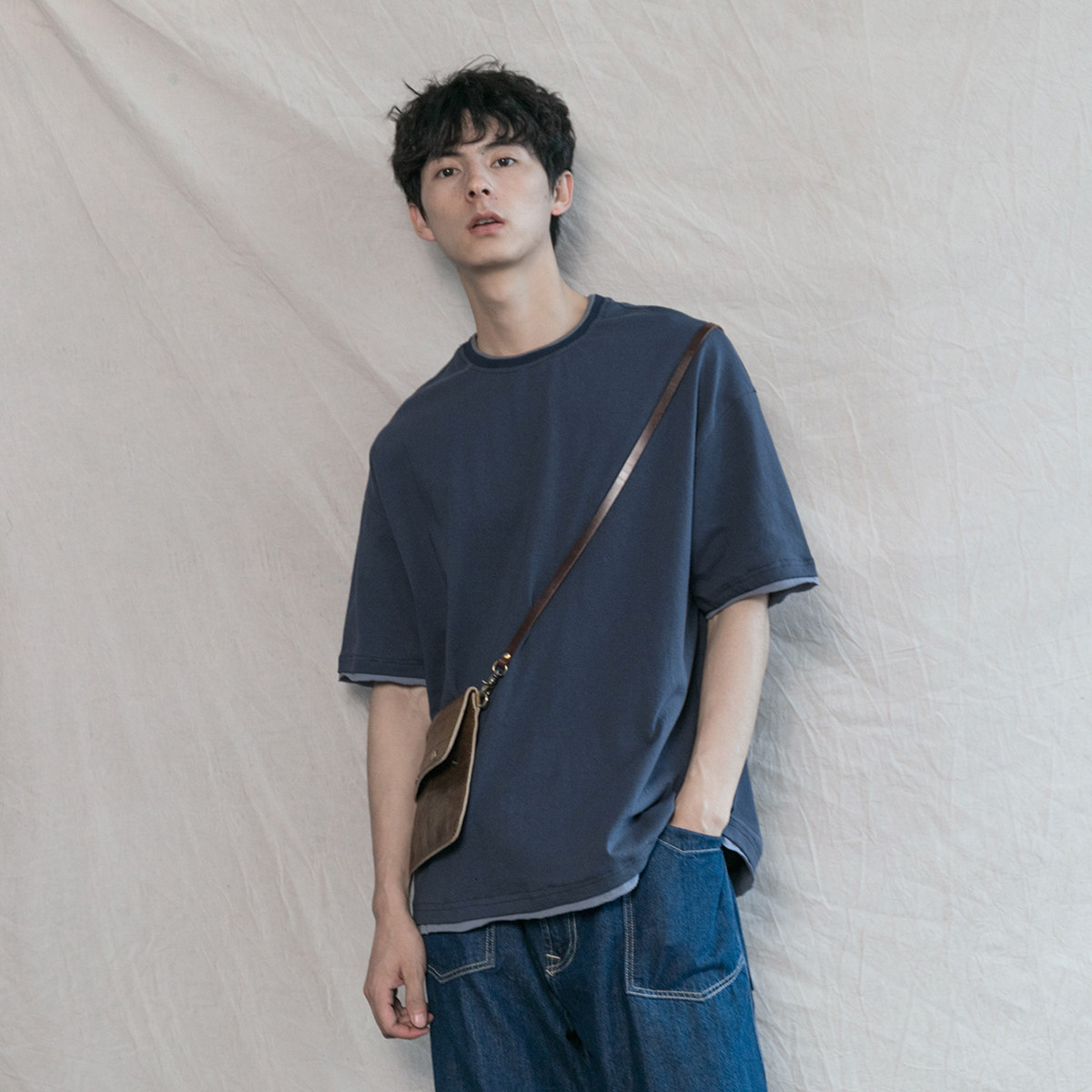 Japanese base line, simple pure color fake two T-shirt short sleeve trend men and women loose BF bottom tee summer