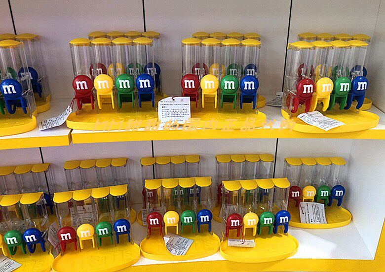 Shanghai M bean home M bean candy machine Four-barrel bean man machine Color bean machine MM toy Children's Day gift