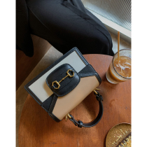 Autumn lady bag bag French small crowdsourced High feeling small square bag Hand 2021 new womens bag Fashion single shoulder inclined satchel