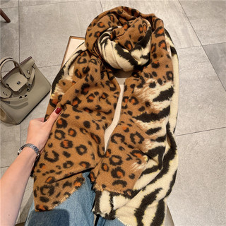 Korean 2025 New Retro Leopard Print Scarf for Women, Autumn and Winter Warm Neck Protection Scarf, High-End Shawl Cape