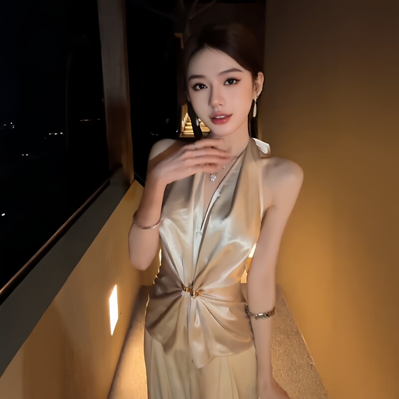 French-Style Champagne-Colored Halter Neck Sleeveless Tank Top T-Shirt for Women, Summer High-End Elegant Slim-Fit Twist Top