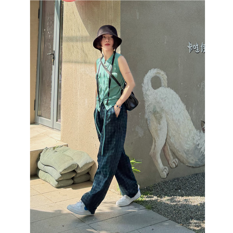 Li Xiao Si LAOSHU Tiffany Blue/Black Tencel Sleeveless Buttoned Cardigan Vest Slimming and Artistic Li Xiao Si LAOSHU Tiffany Blue/Black Tencel Sleeveless Buttoned Cardigan Vest Slimming and Artistic