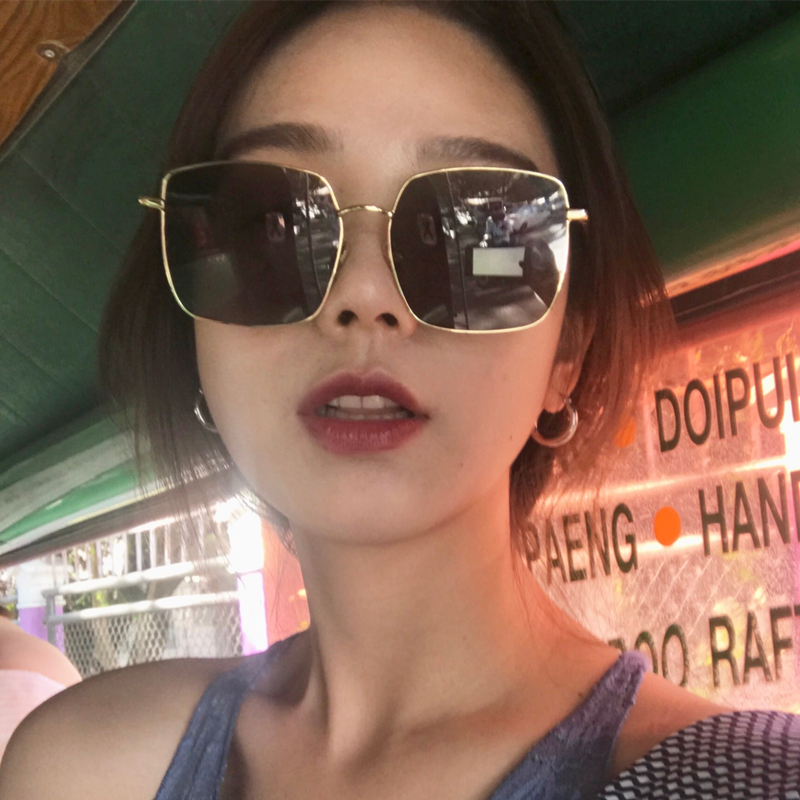 Kính râm màu đỏ nữ phiên bản Hàn Quốc của thủy triều retro cá tính ins siêu lửa kính râm bãi biển kính ulzzang khung đường phố thủy triều kính đa tròng