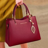 Рекомендация менеджера магазина - 2361 Красное вино (в комплект входит шелковый шарф + сумочка)