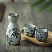 Sake ly, rượu sake, rượu vang, rượu vang, tách rượu, hoa lan gốm nhỏ, nhà, một ly rượu vang, chén rượu trắng