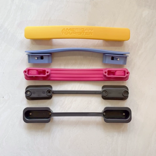 Ручка American Tourist подходит для багажа American Tourist, аксессуаров для тележек цвета AO8, фиолетового и желтого цветов.