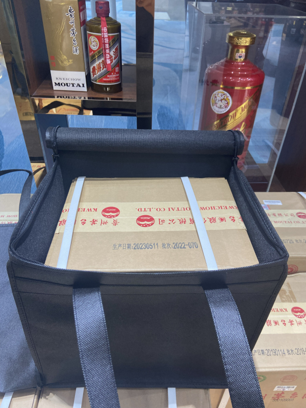 Feitian Maotai Wine Full Box Handbag Feitian Maotai Bag Maotai Non-Woven Handbag Black Thick Style 1 Piece Feitian Maotai Wine Full Box Handbag Feitian Maotai Bag Maotai Non-Woven Handbag Black Thick Style 1 Piece