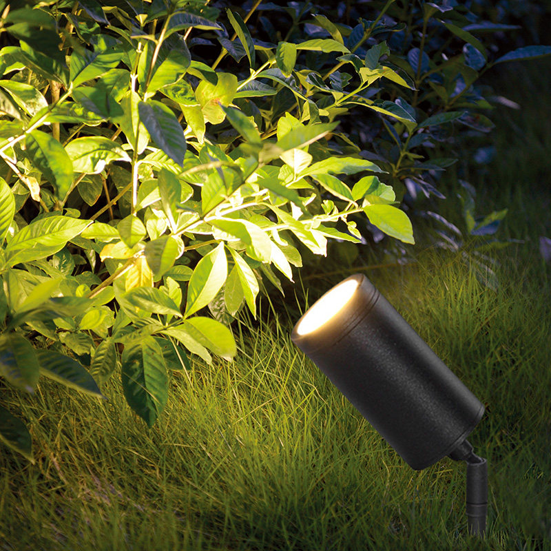 LED Floodlight Outdoor Spotlight Waterproof Courtyard Lamp Outdoor Home Lawn Landscape Shooting Tree Light Inserted in a tree light