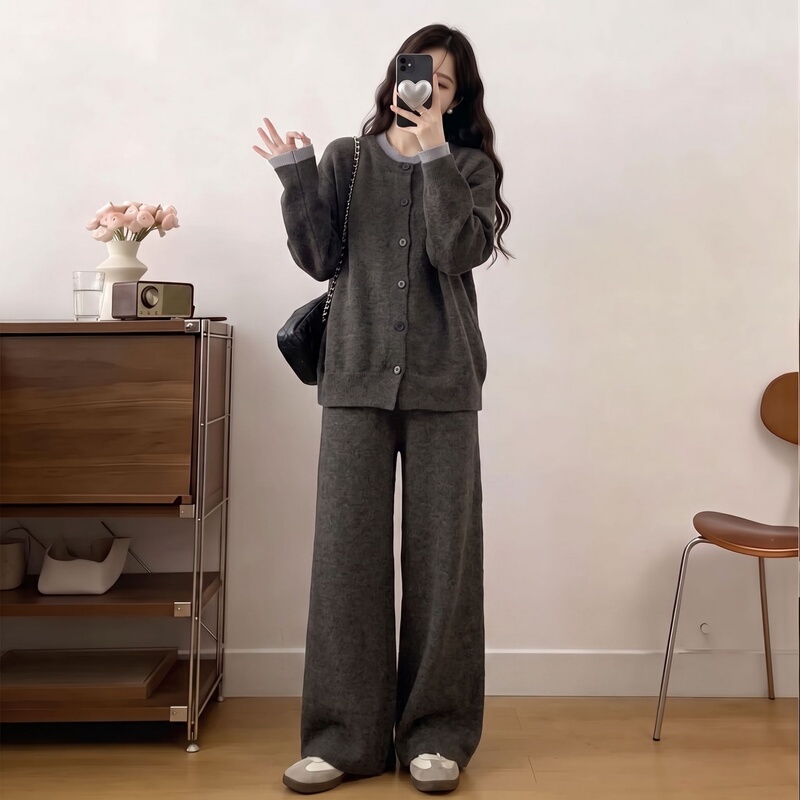 Casual Color-Blocked Faux Two-Piece Knit Set for Women, Autumn Plus-Size Soft Loose Fit Wide-Leg Pants Set Casual Color-Blocked Faux Two-Piece Knit Set for Women, Autumn Plus-Size Soft Loose Fit Wide-Leg Pants Set