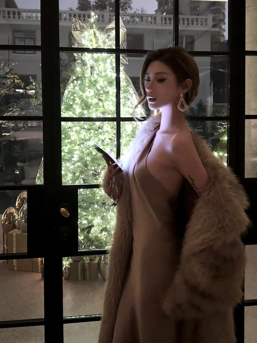 Flash Zircon Earrings for Women 2025 New Popular Style Light Luxury High-End Niche Unique Retro Earrings Personality Exaggerated Ear Accessories