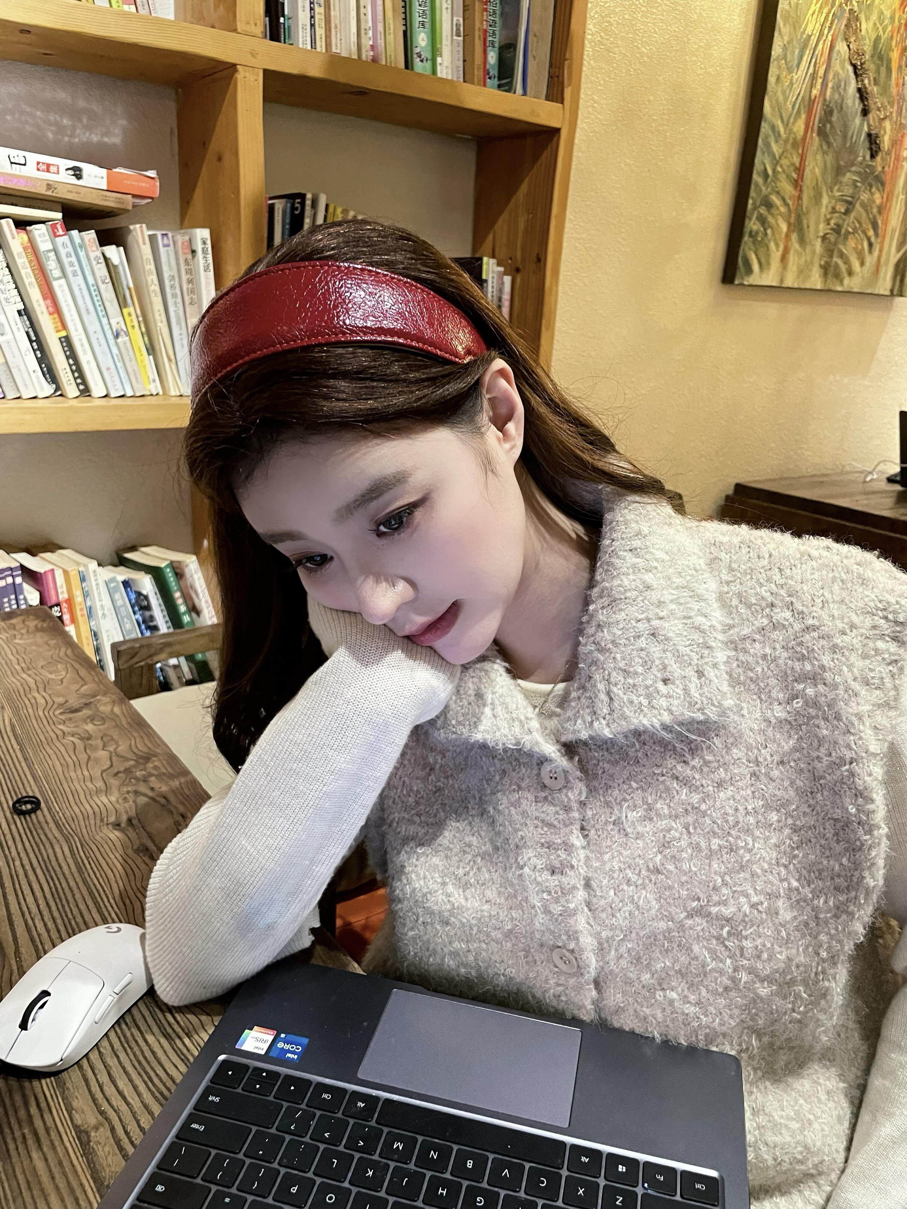 Korean-Style Retro Red Leather Wide-Brimmed Headband 2025 French High-Top Versatile Niche Daily Wear New Year Headband