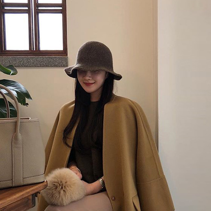 Pure wool Hat Woman Autumn Winter Retro Yinglun Little courtesy hat Han version 100 lap of the family of the family with a Fisherman's hat on the side