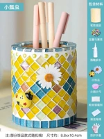 Темно -серая маленькая божьей коровки