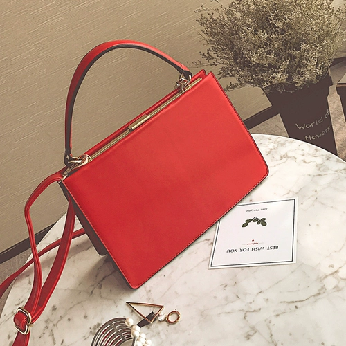 Красная сумка для невесты, в западном стиле