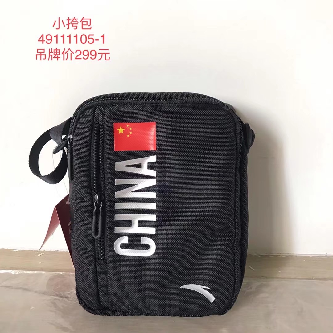 Anta sponsors the 2021 national team small shoulder bag