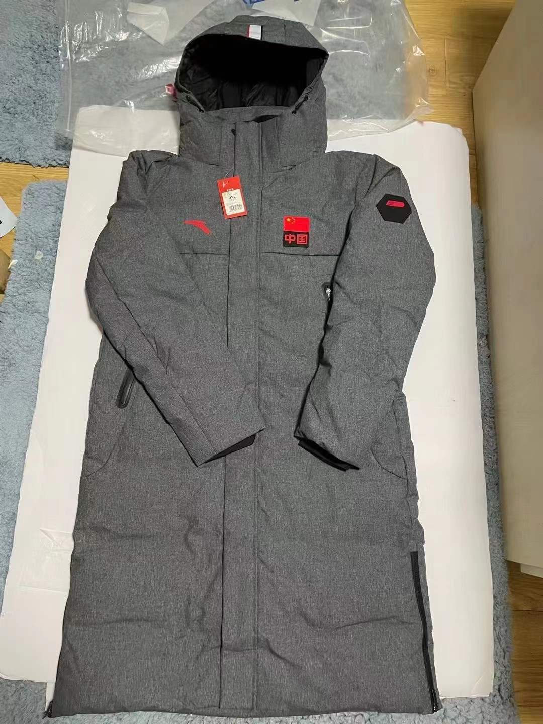 ANTA Anta sponsors the 2018 new over-the-knee down and cold-proof coat for the national team of the Chinese delegation