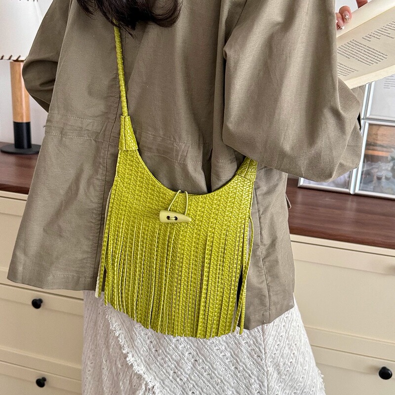 Super Popular Niche Unique Bag 2026 New Design Tassel Bohemian Style Crossbody Saddle Woven Bag