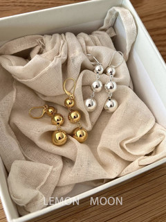 Exquisite and Fashionable! Autumn and Winter Three-Ball Metal Pendant Earrings for Women, Niche High-End Vintage Style, Non-Pierced Ear Clips