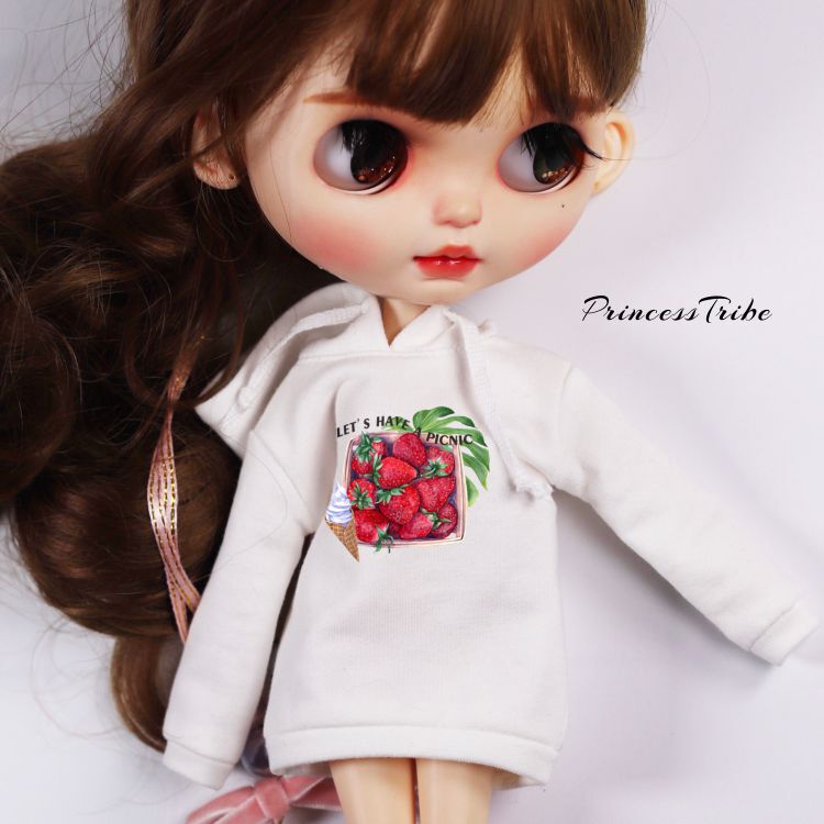 Original Strawberry Print Blythe Black and White Hoodie T-Shirt Sweatshirt Loose Casual Doll Clothing Az