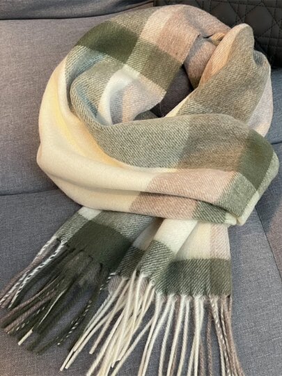 Hochwertiger karierter Schal aus australischer reiner Wolle. Britischer klassischer Unisex-High-End-vielseitiger warmer Winterschal