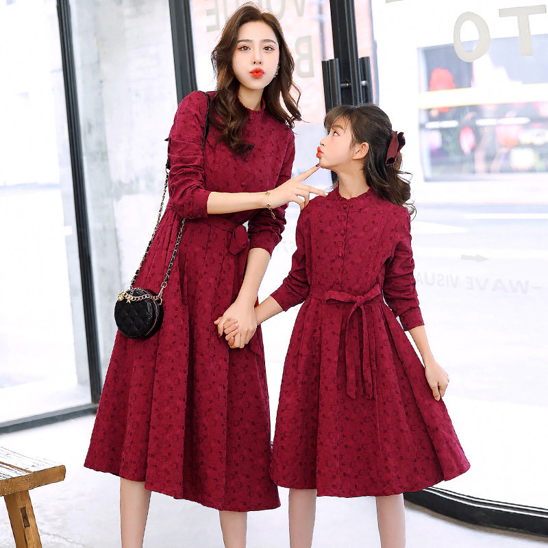 Pro-sub-dress retro foreign dress 2022 new long dress to be slim fit Spring and autumn clothes Mother's dress The Korean version