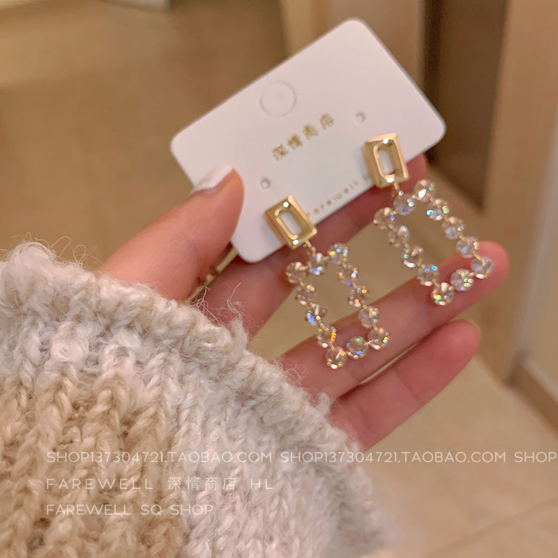 Light Extravaganza Ultra Delicate Zircons Earrings Small Crowddesign Senses Ear Needle Pure Silver Atmosphere Superior Earrings Accessories Women New