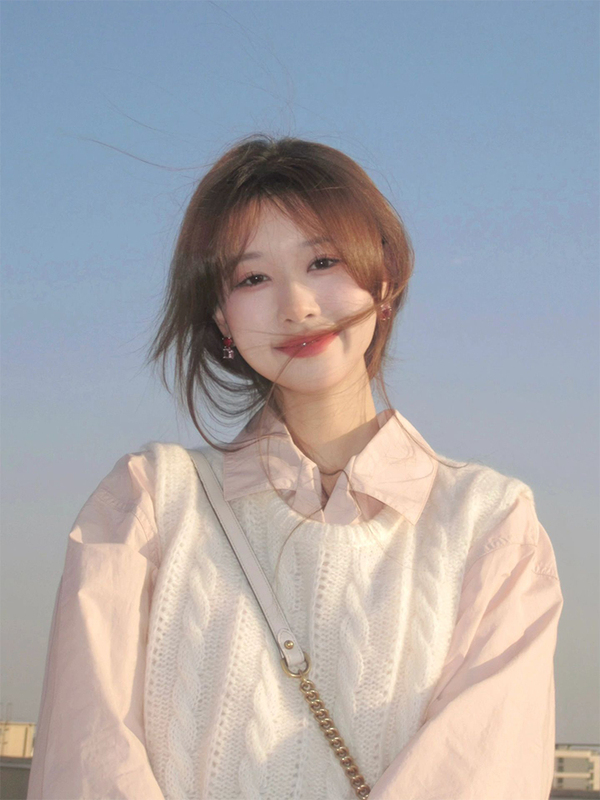 College Style Twist Knit Sleeveless Layered Vest for Women, Spring and Autumn 2025 New Round Neck Sweater Vest Outerwear