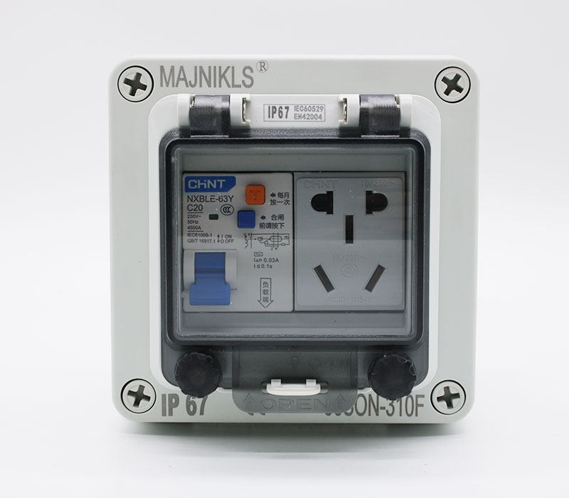 Outdoor waterproof switch surface-mounted two or three plugs European type Yabai outdoor open-air rainproof socket dustproof and anti-corrosion 5 holes 16A