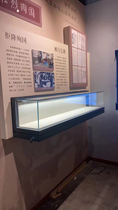 Wall-mounted glass display cabinet museum exhibition hall customized cold-rolled steel plate display cabinet counter cultural relic collection display shelf