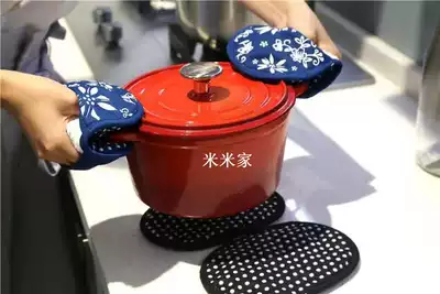 European and American yuan single~ Multi-function two-in-one heat-resistant microwave oven anti-scalding gloves Heat insulation pad Pot mat meal mat