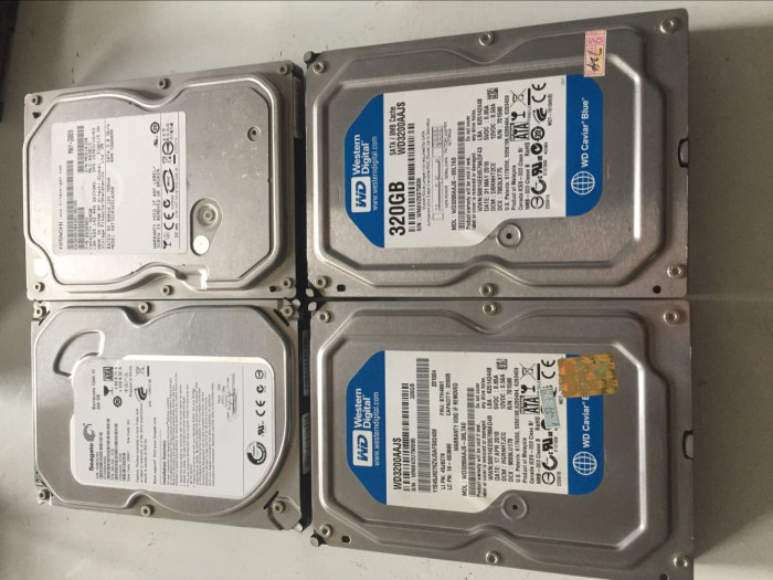 Dismantling used desktop computer hard disk serial port SATA 320G