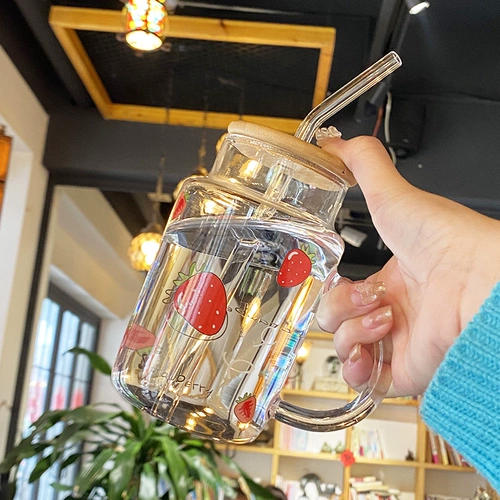 Стакан с высокой стоимостью фруктовых стаканов соломой с деревянной крышкой