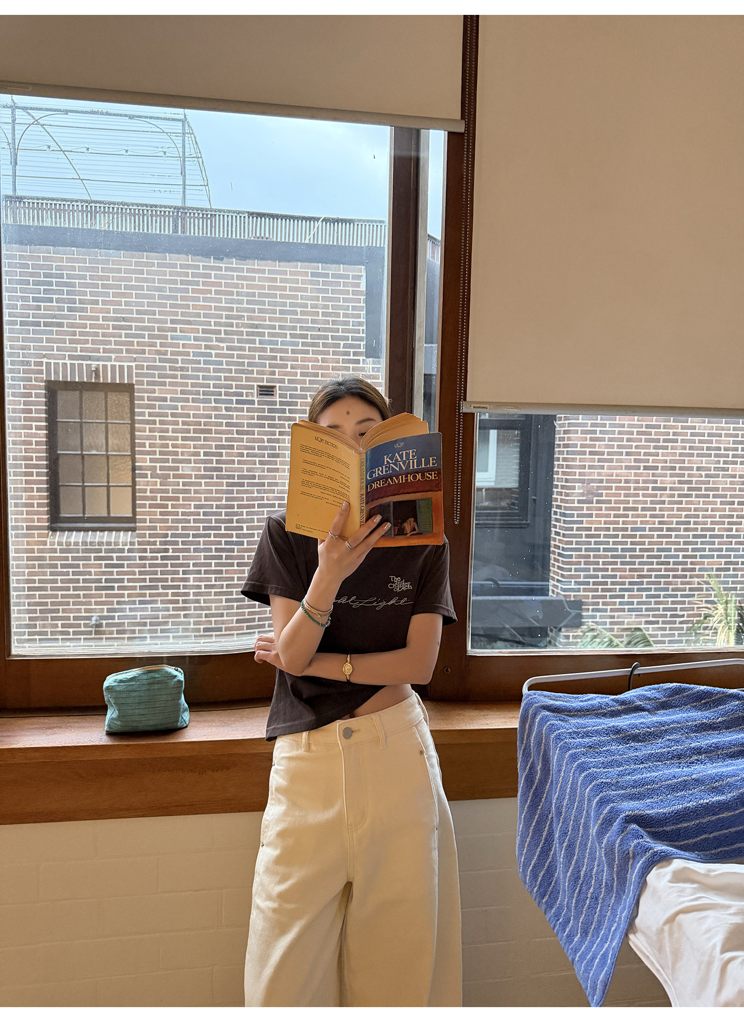 LelyMooch хлопково-льняная футболка с коротким рукавом кофейного цвета с художественным принтом и серебряными буквами