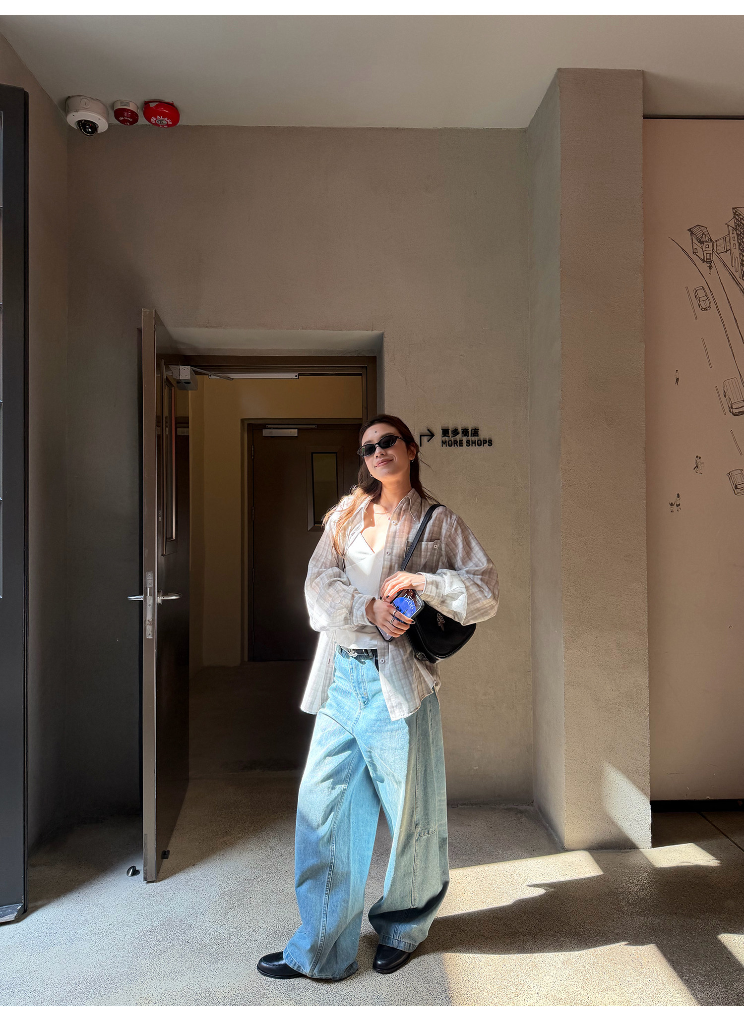 LelyMooch женские широкие джинсы прямого кроя светло-голубые с эффектом потертости и кракелюра весна-лето