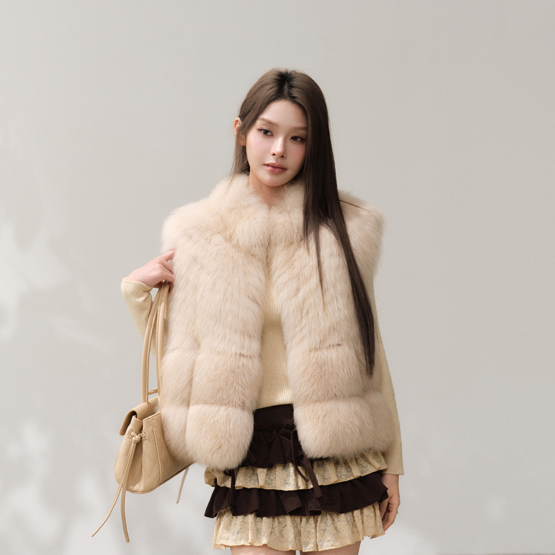 Snow Velvet Warm Fox Fur Vest 2026 Autumn/Winter Style Short Sleeveless Vest Women's Fur Coat