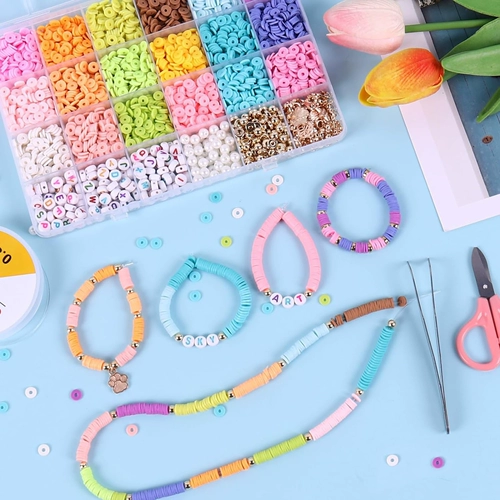 Глиновые бусинки делают браслет с буквами подарков для девочек