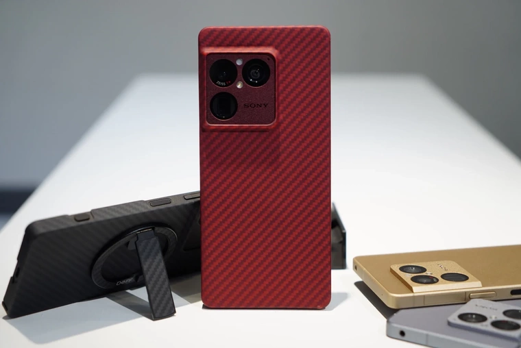 Deff Officially Certified Aramid Fiber Kevlar Weave Black Velvet Carbon Fiber Sony Xperia Phone Case