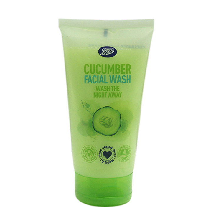 UK Boots small Cucumber Clear men and women Wash Face Milk Control Oil Deep Clean Moisturizing Moisturizing Moisturizing Pores