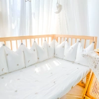 Облачная белая звезда луна