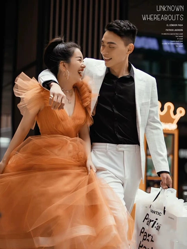 Оранжевое свадебное платье, французский стиль