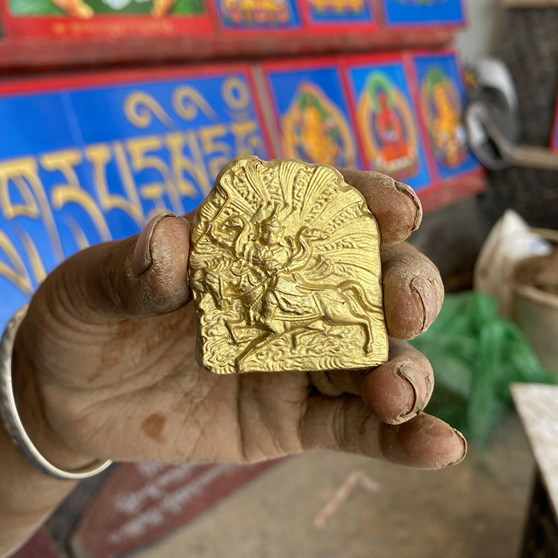 (On behalf of the creation of Buddha statues)Small King Gesar Tibetan traditional rubbing statue good karma mud
