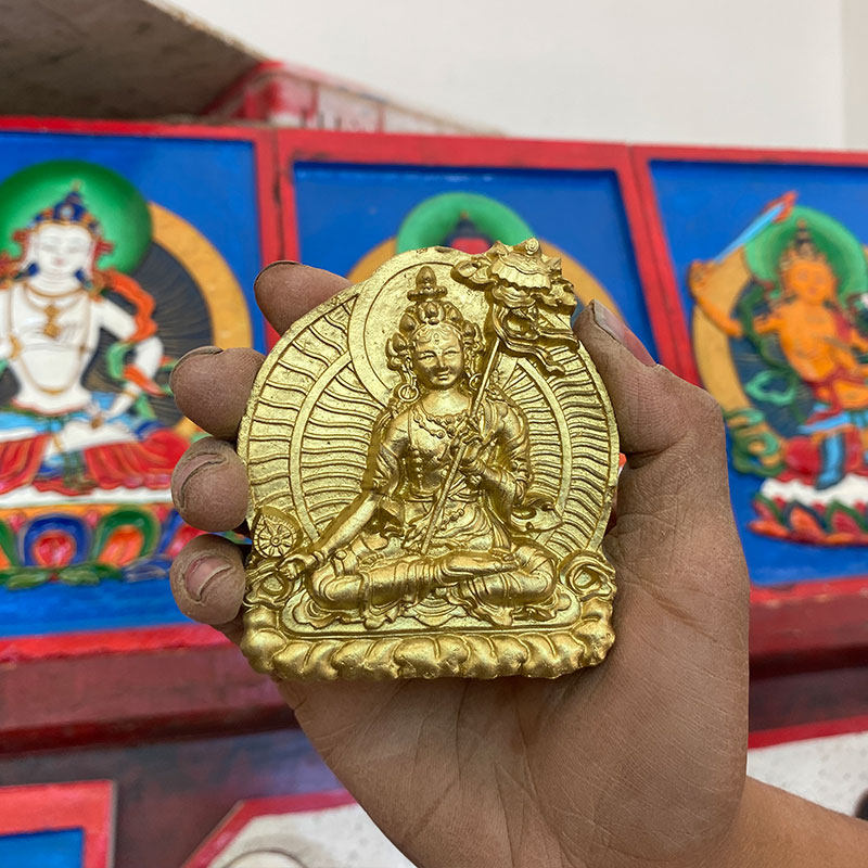 (On behalf of the Buddha statue)Medium large white umbrella cover Buddha mother wipe the traditional Tibetan soil statue back cover to resolve